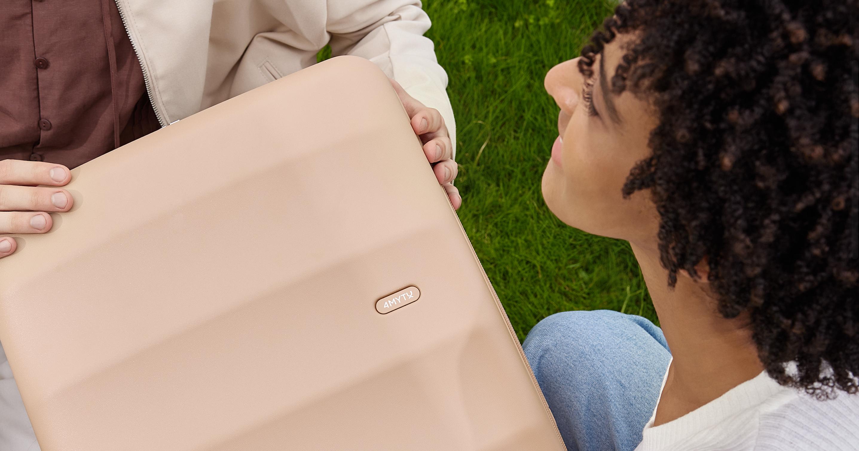The Perfect Father's Day Gift: Why Durable & Smart Luggage is a Must for Dads