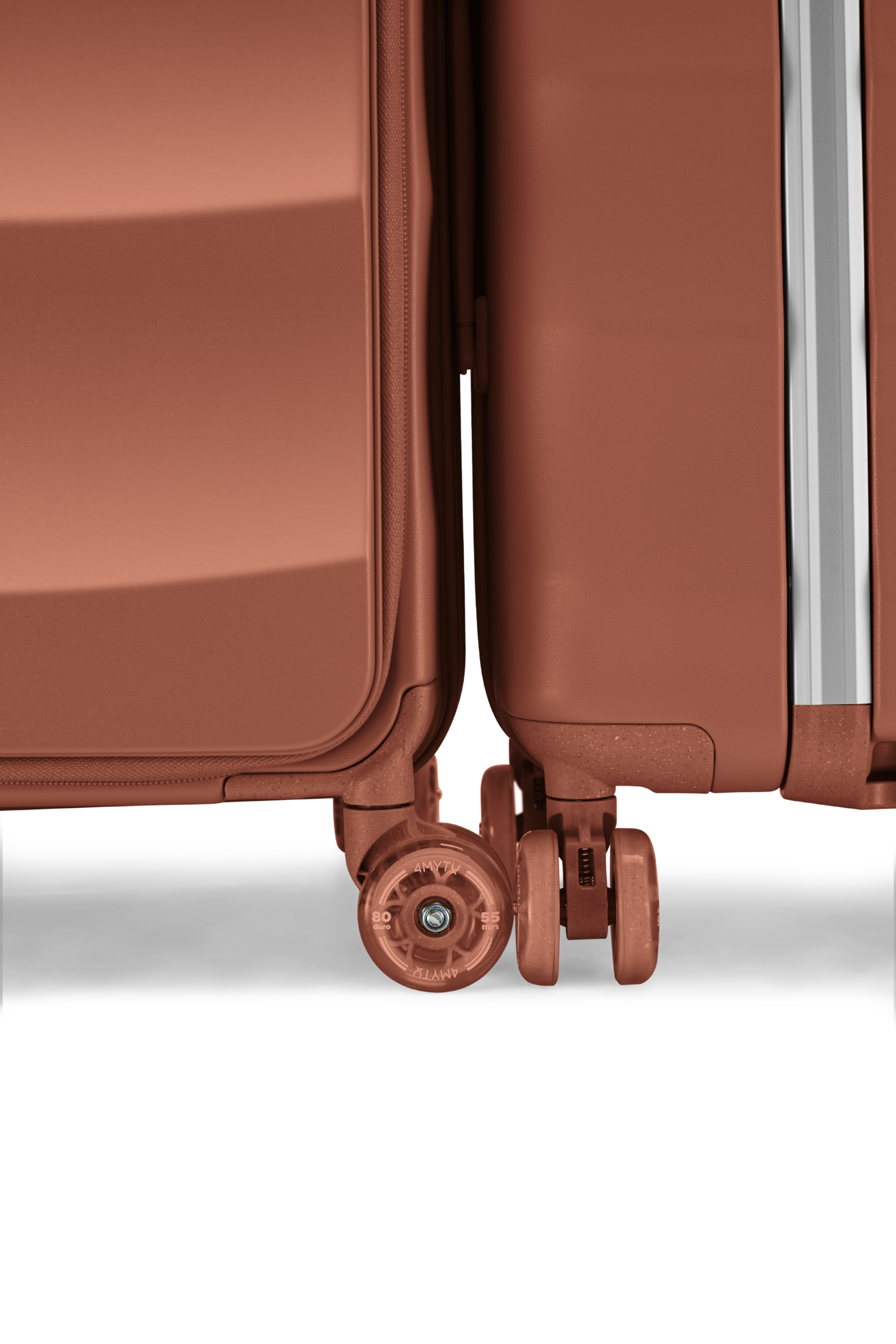 燃えるような赤のタンクスーツケース