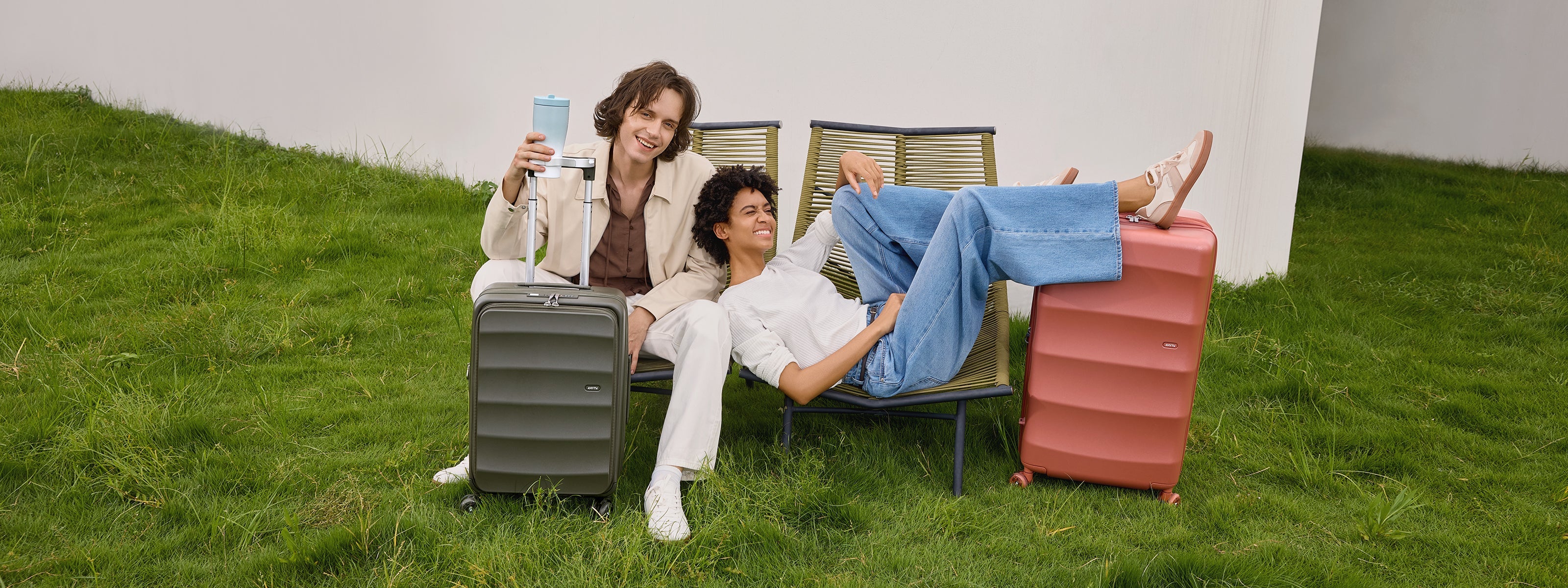 Glide vs. Drag: Spinner Wheels vs. Traditional Wheels on Your Suitcase