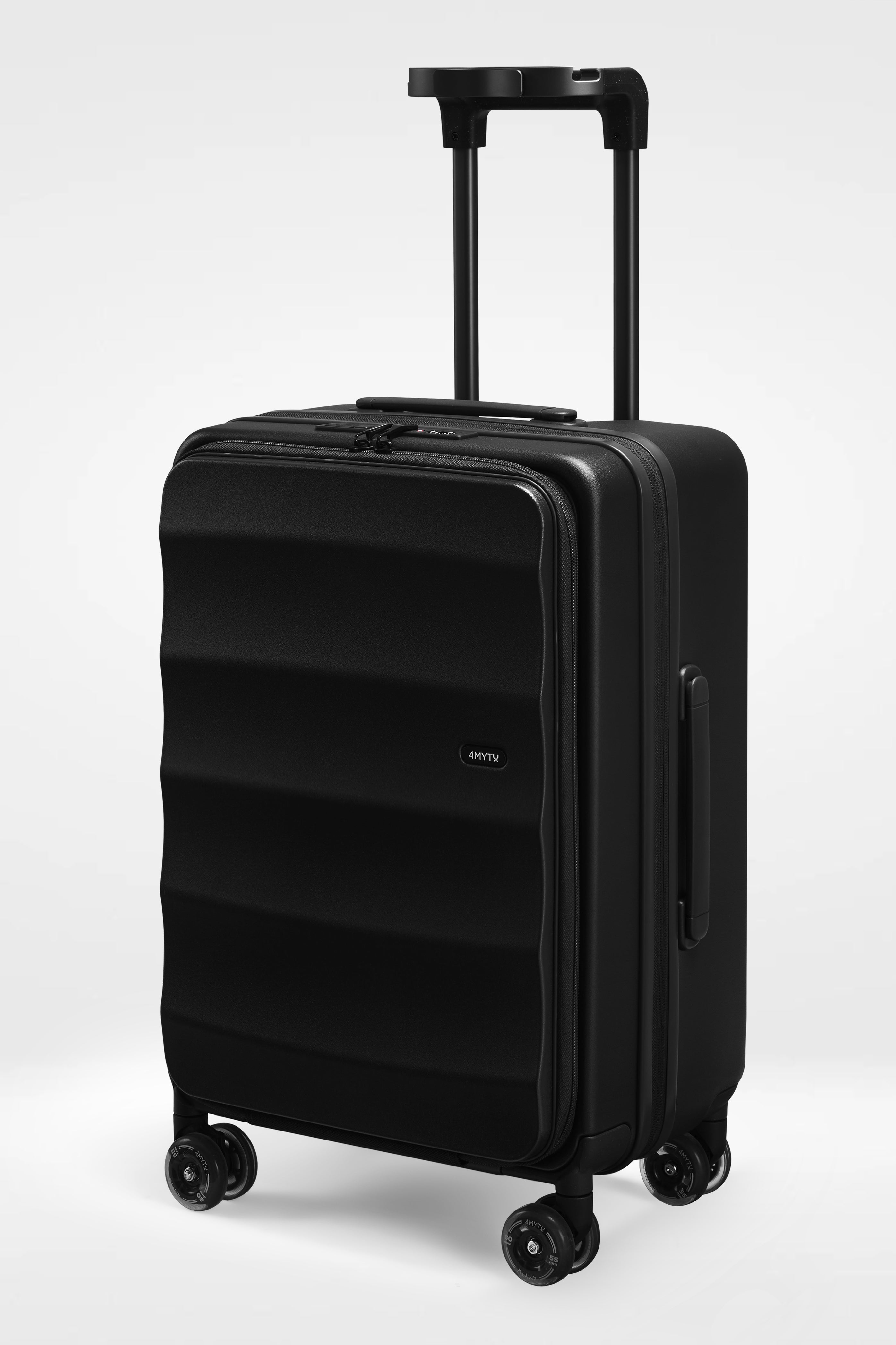 ジェットブラックのIntl Tank Carry-On 