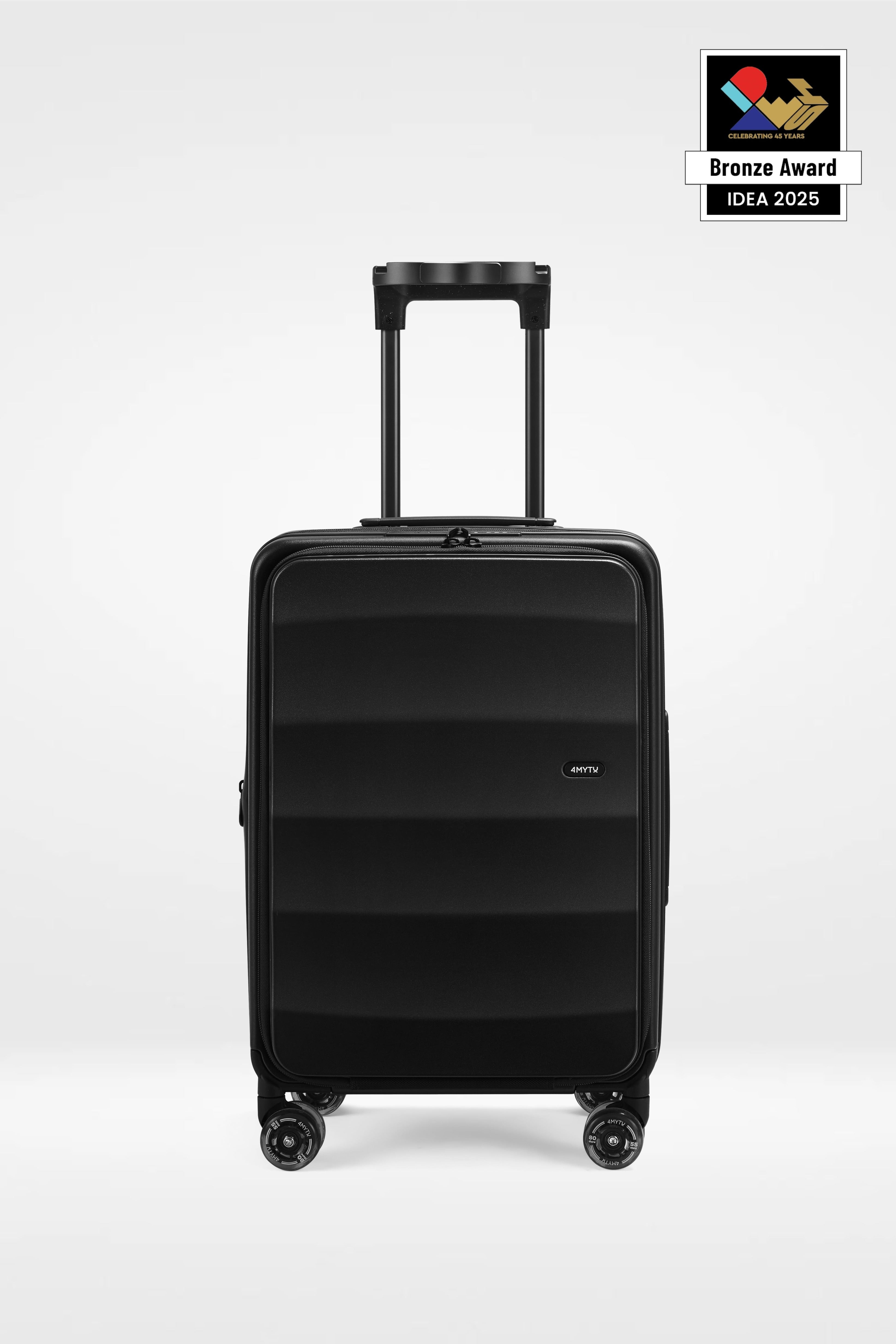 ジェットブラックのDomestic Tank Carry-On 